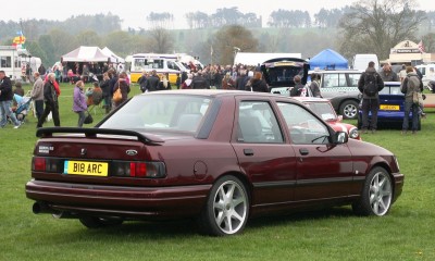 Ford_Sierra_RS_Cosworth_registered_August_1989_1993cc_rear_three_quarters.JPG