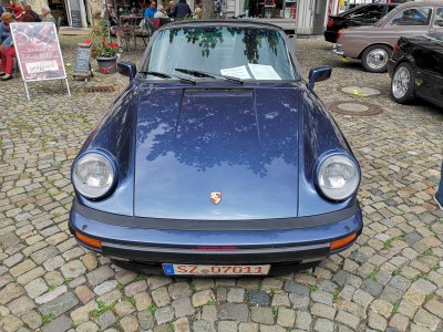 Porsche 911 Carrera 2.jpg