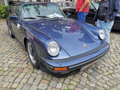 Porsche 911 Carrera 4.jpg