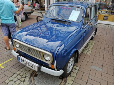 Renault 4 (1).jpg