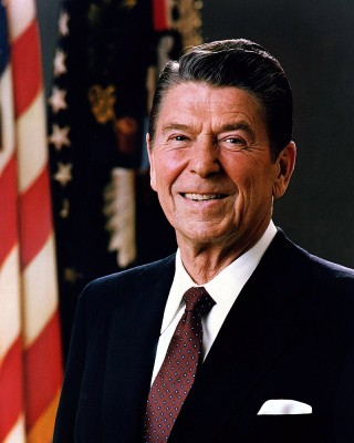 800px-Official_Portrait_of_President_Reagan_1981.jpg