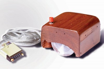 SRI-Computer-Mouse-Engelbart-Prototyp.jpg