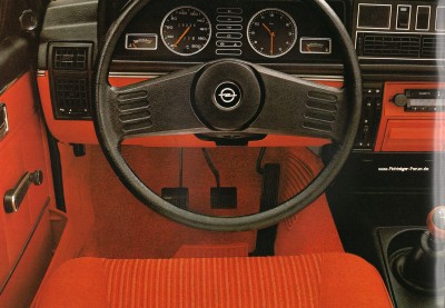Opel Rekord E1 1978 10.jpg