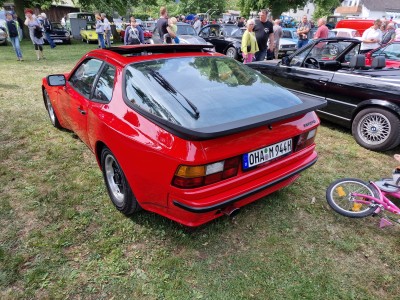 Porsche 944 rot hinten.jpg